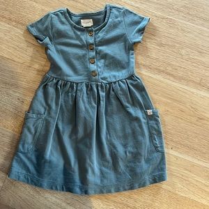 Little planet by Carter’s size 4T button up top,pockets on lower half,light blue